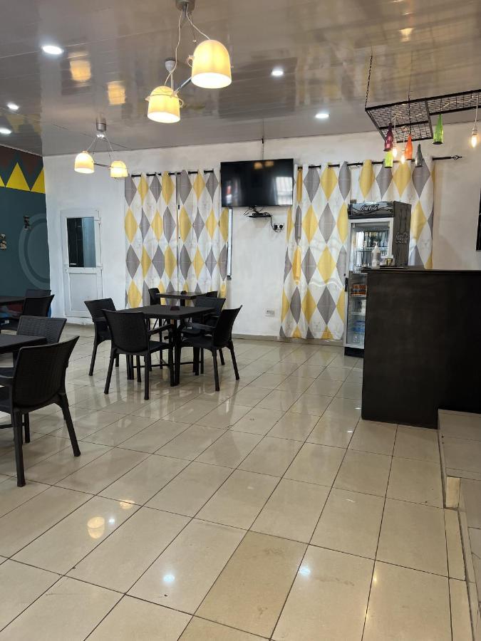 Sky Inn Hotel Freetown Exterior photo