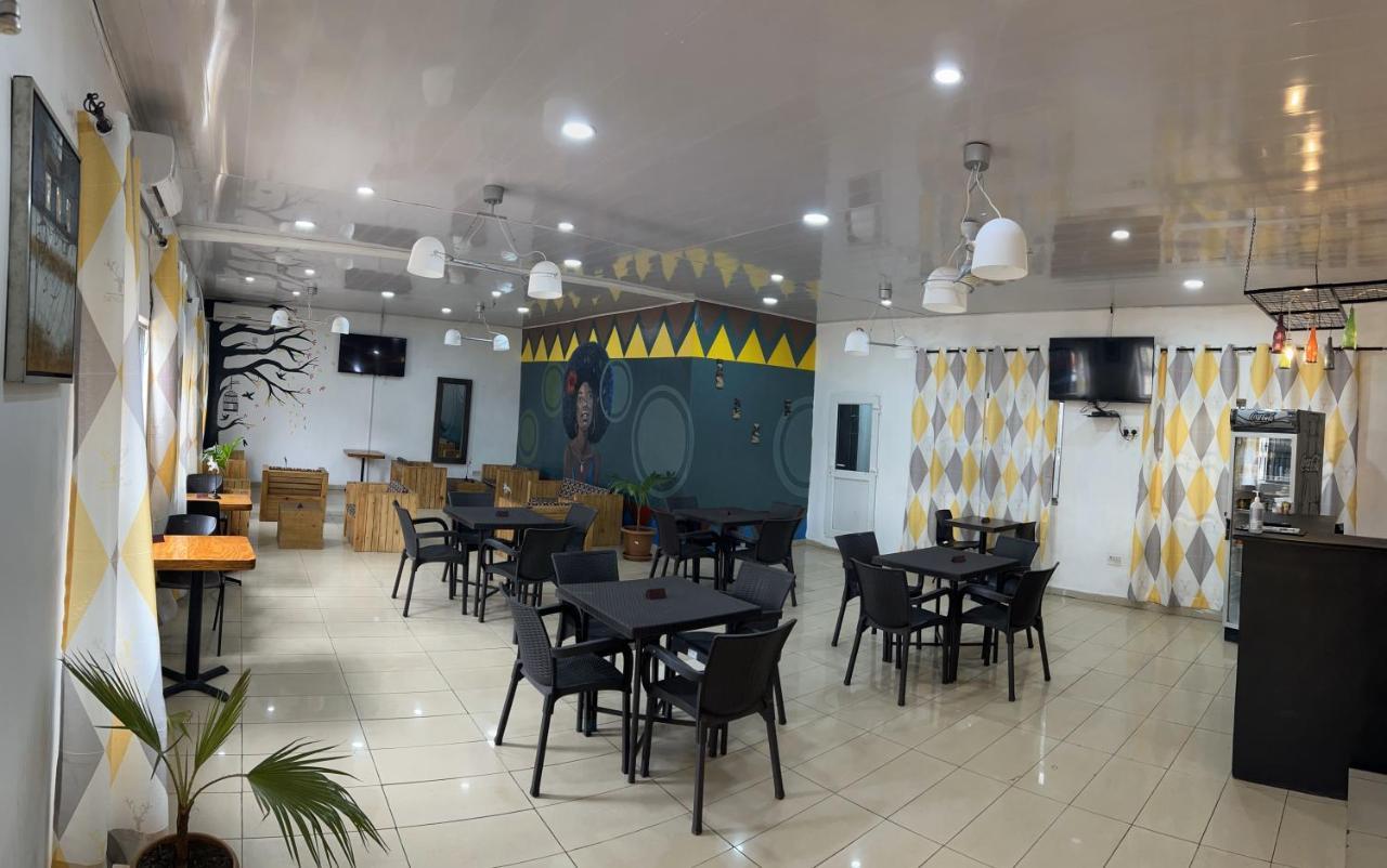 Sky Inn Hotel Freetown Exterior photo