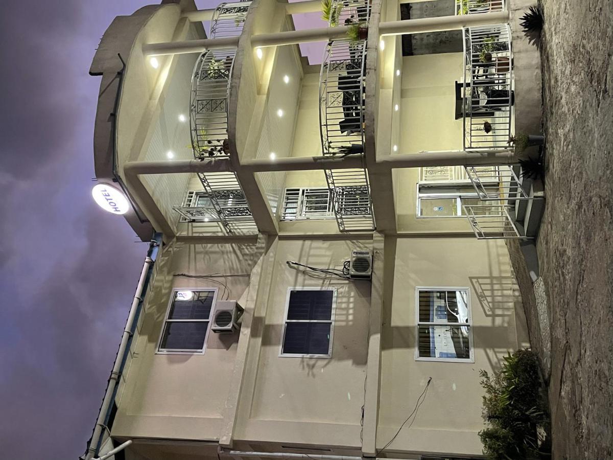 Sky Inn Hotel Freetown Exterior photo